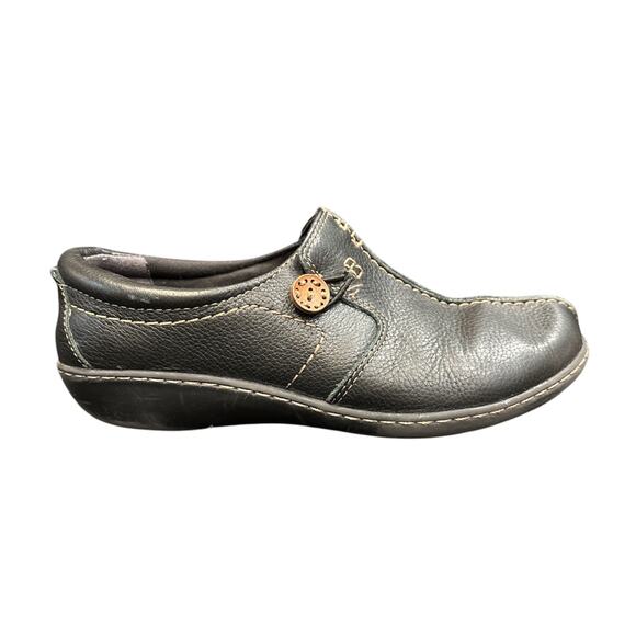 Clarks Shoes - Clark’s women’s 9.5 slip on  brown Ashland Glow shoes